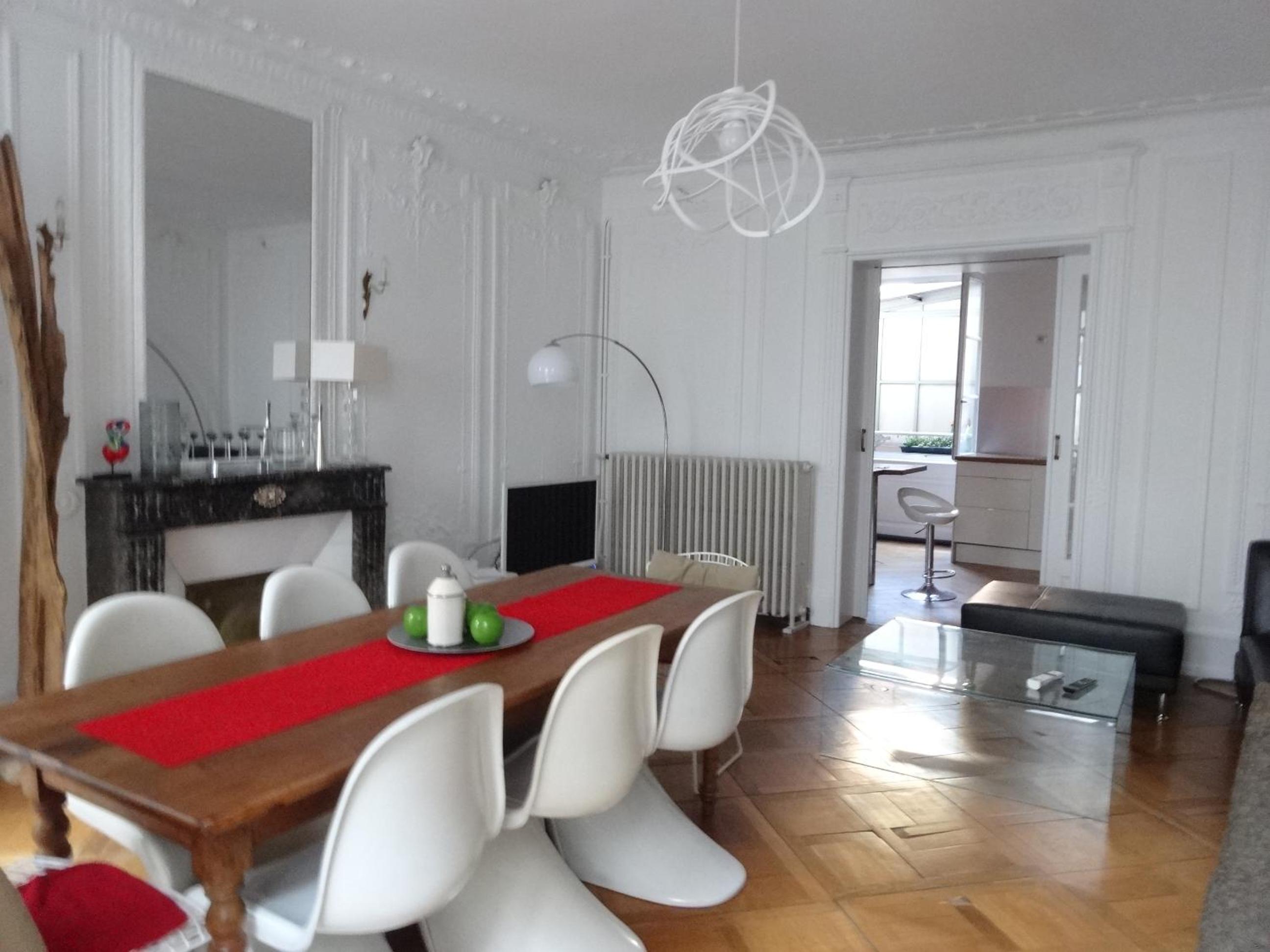 Les Serruriers - Appartement Spacieux avec Terrasse & Parking