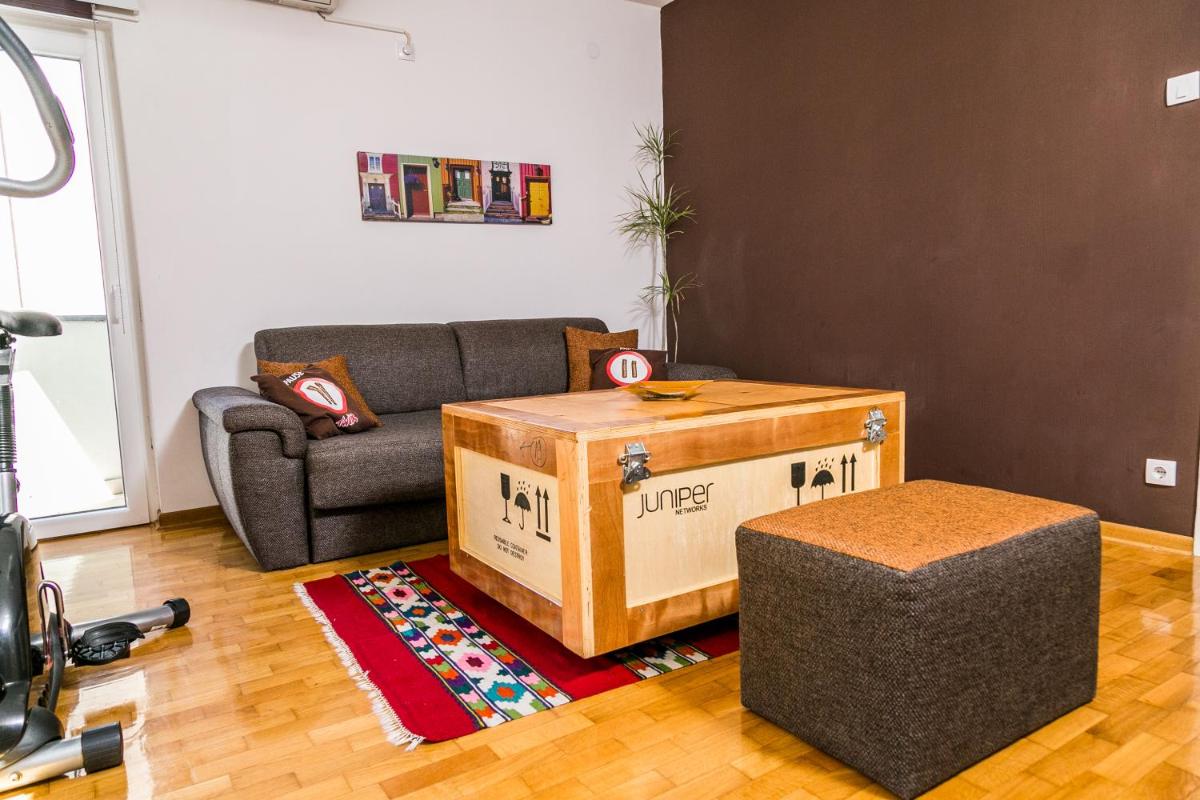 Apartment 33