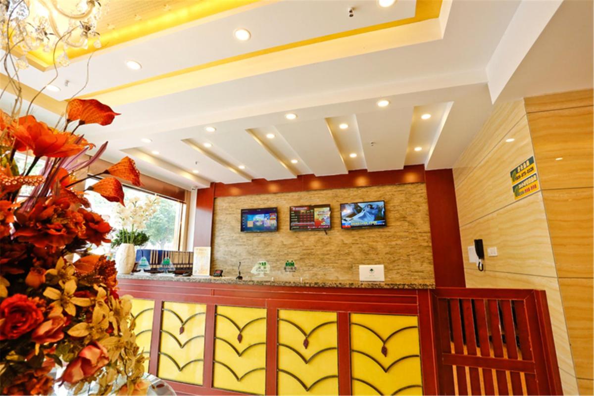 GreenTree Inn HeNan Zhumadian Xincai Yueliang Bay Business Hotel.