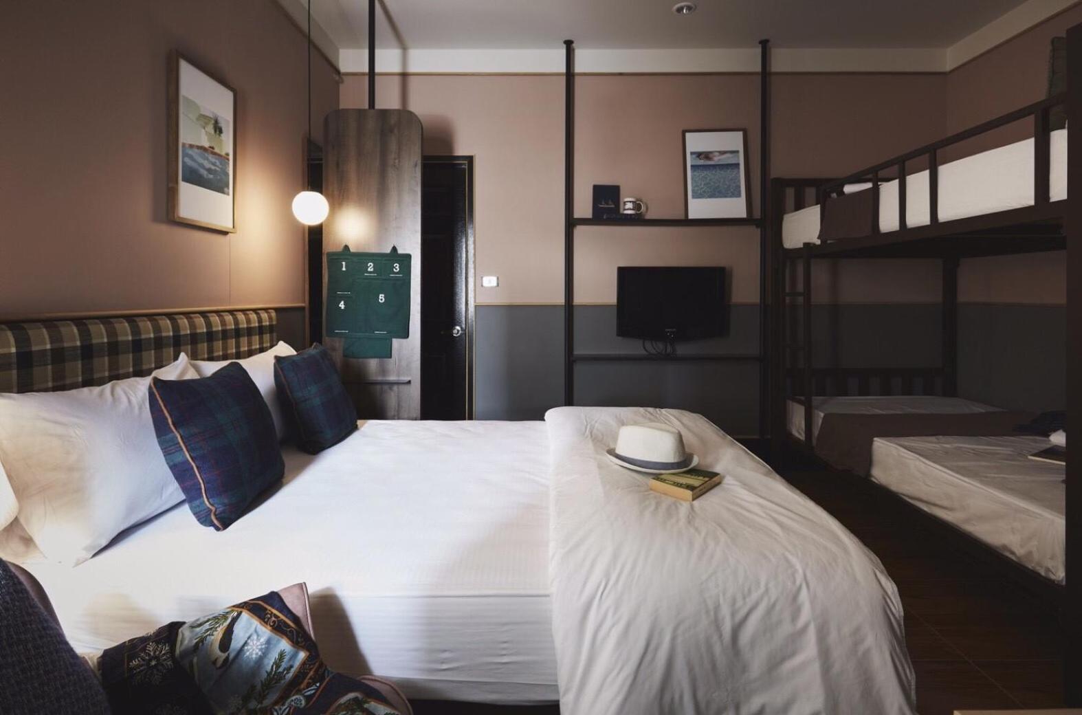 Josh Hotel 26