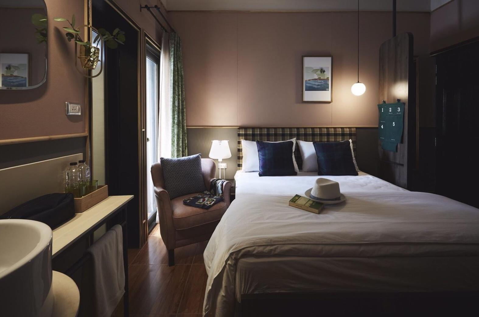 Josh Hotel 20