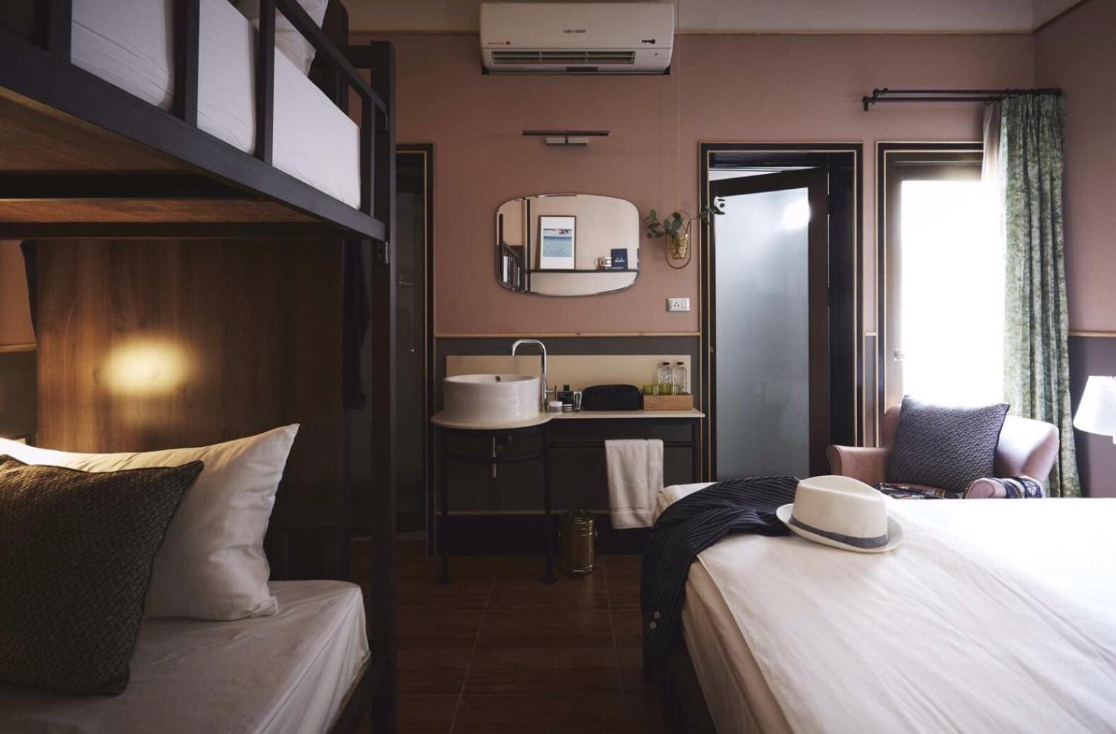 Josh Hotel 36