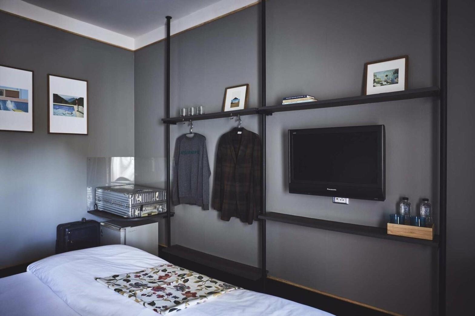 Josh Hotel 41