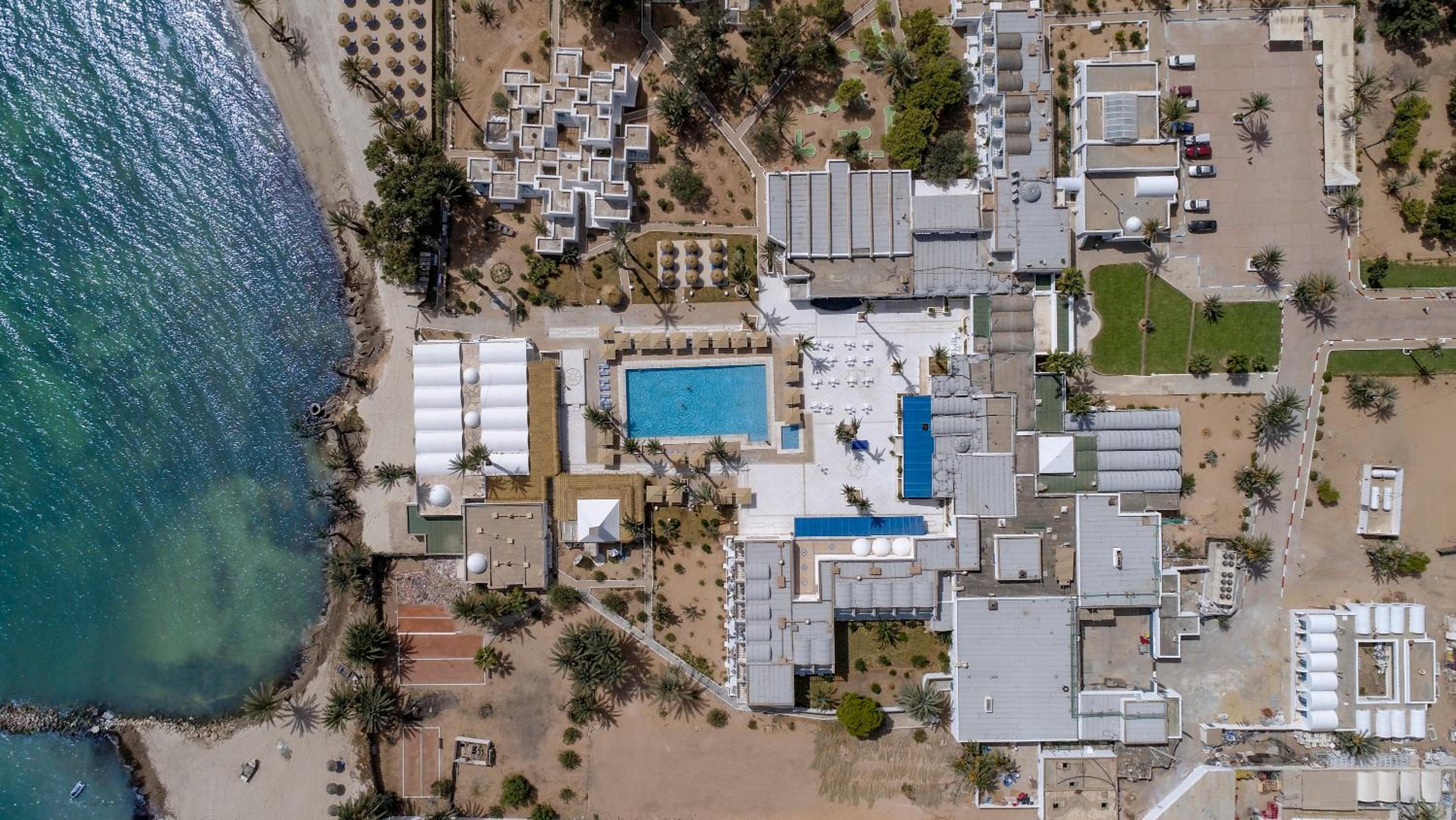 swimming pool