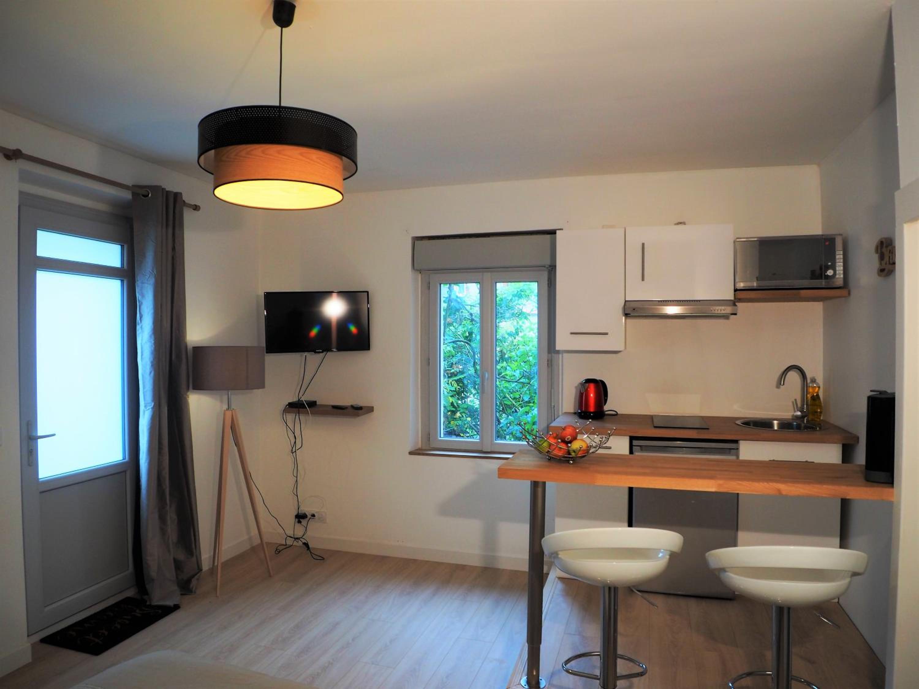 Studio moderne, hypercentre de Cholet, arrivée autonome !