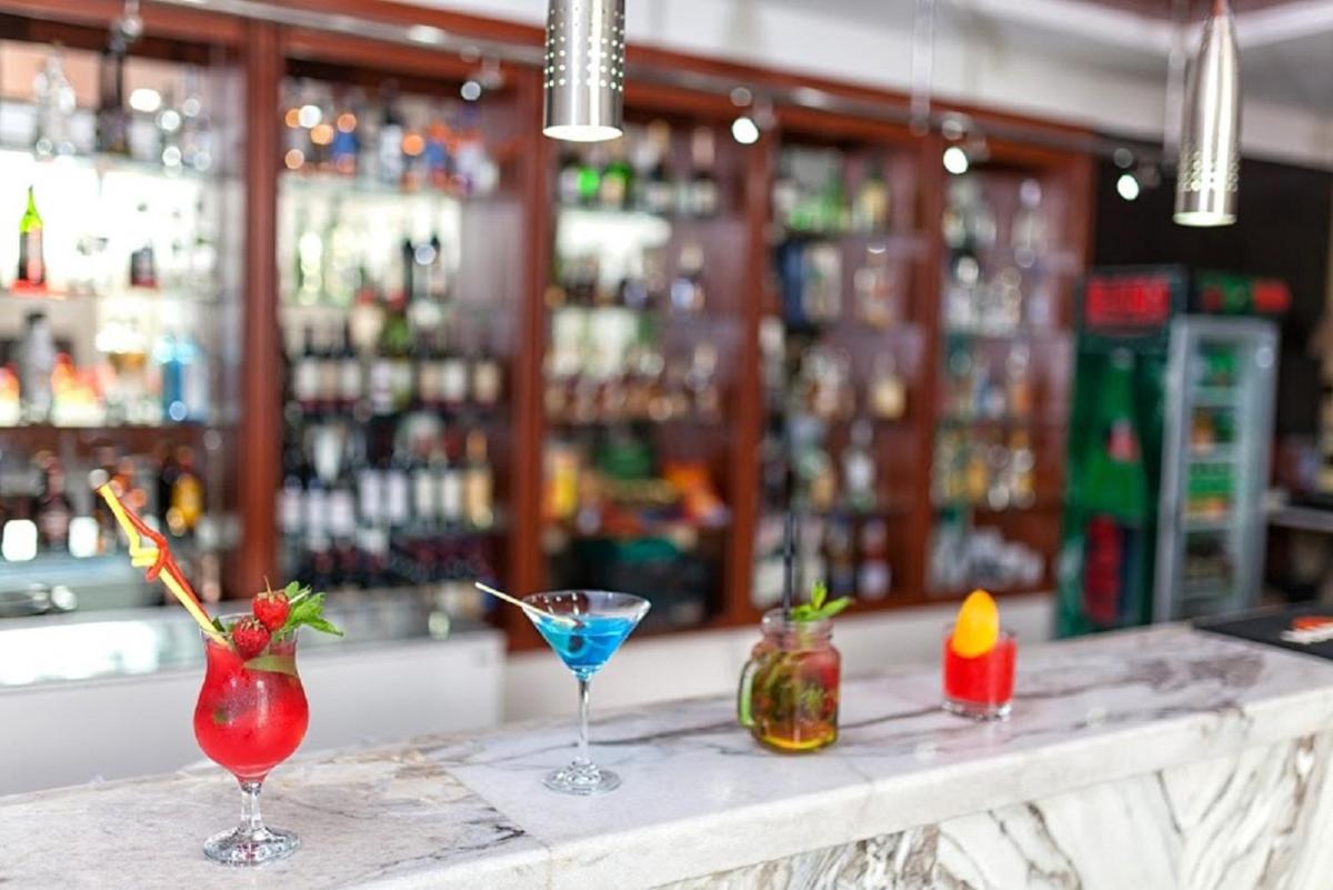 bar