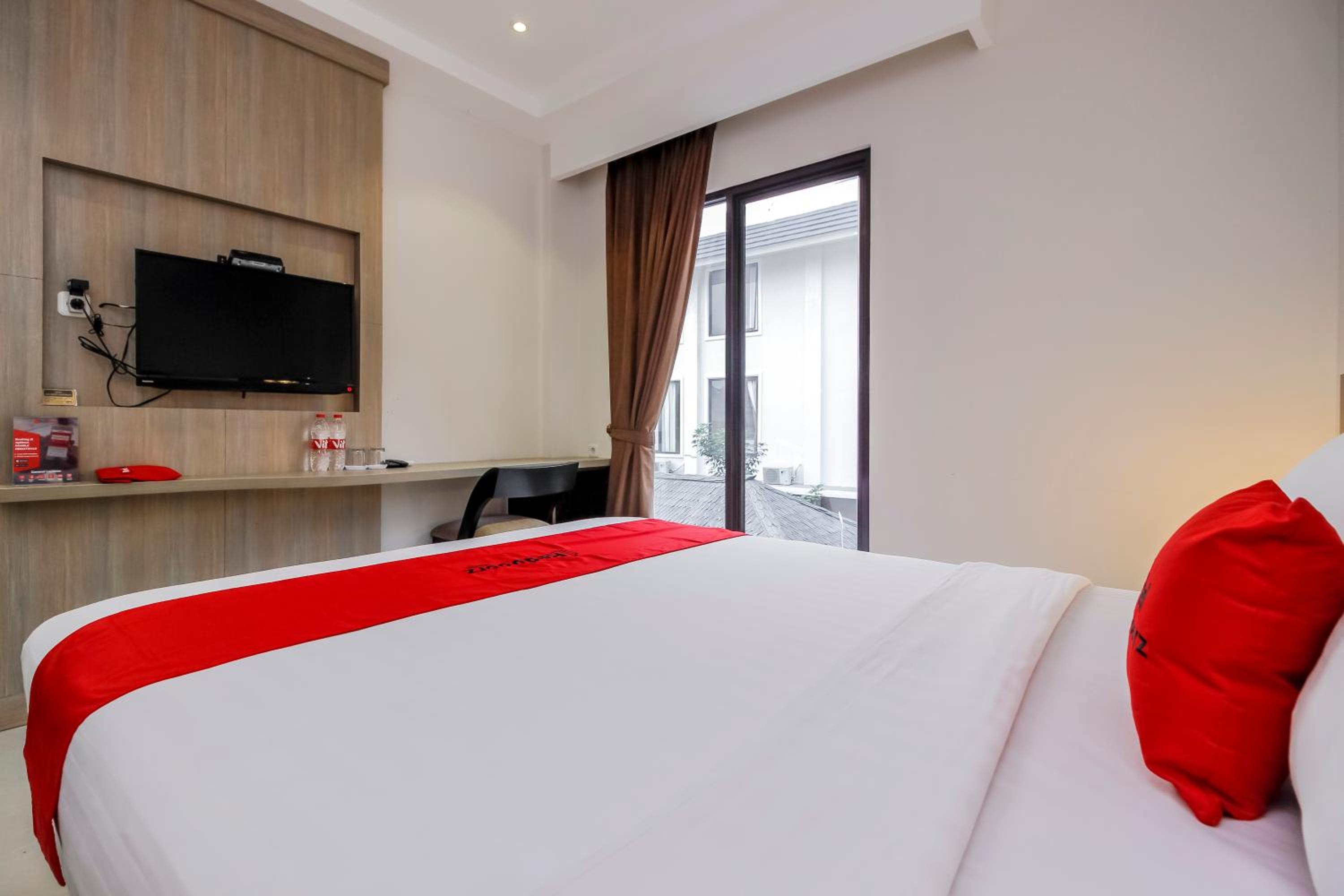 RedDoorz Plus @ TB Simatupang