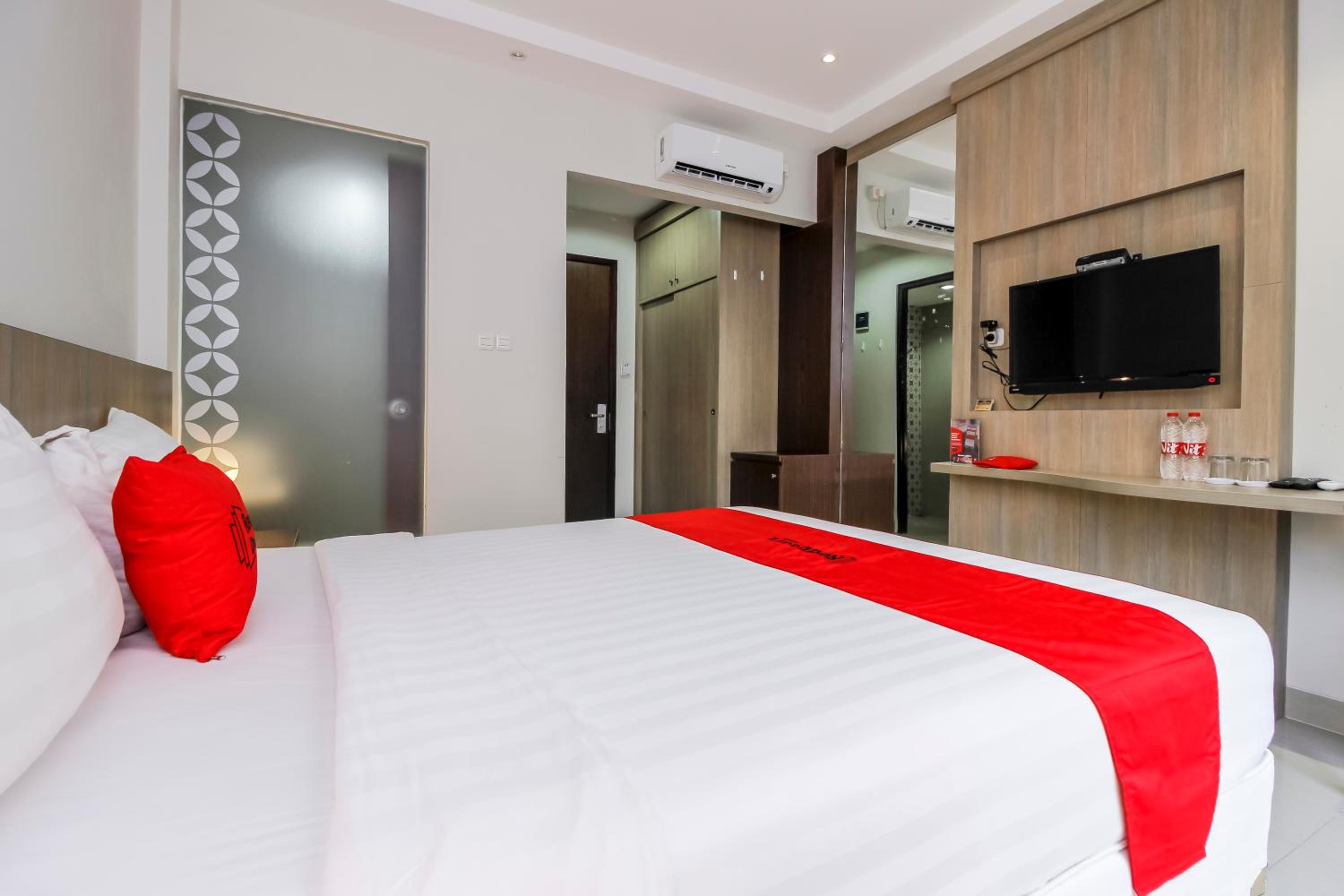 RedDoorz Plus @ TB Simatupang