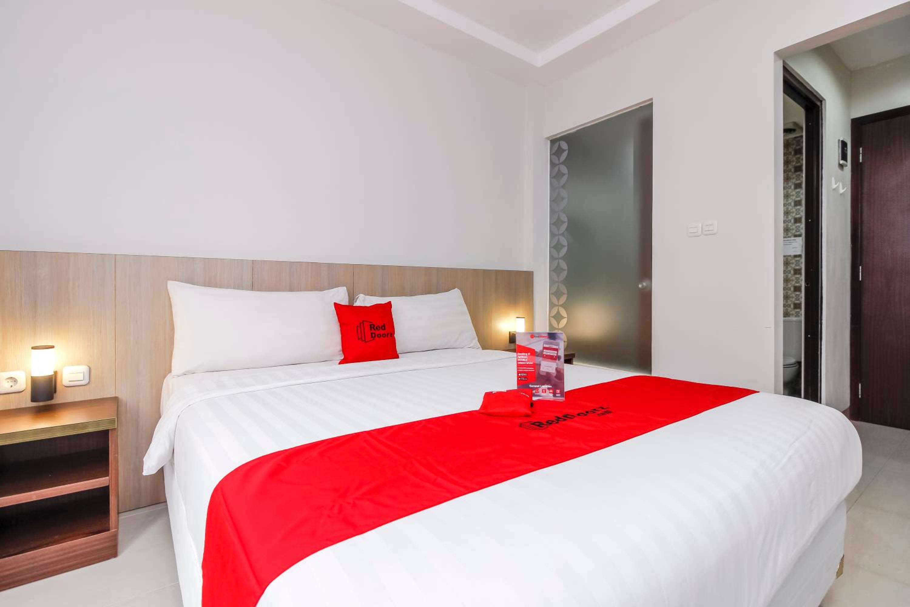 RedDoorz Plus @ TB Simatupang