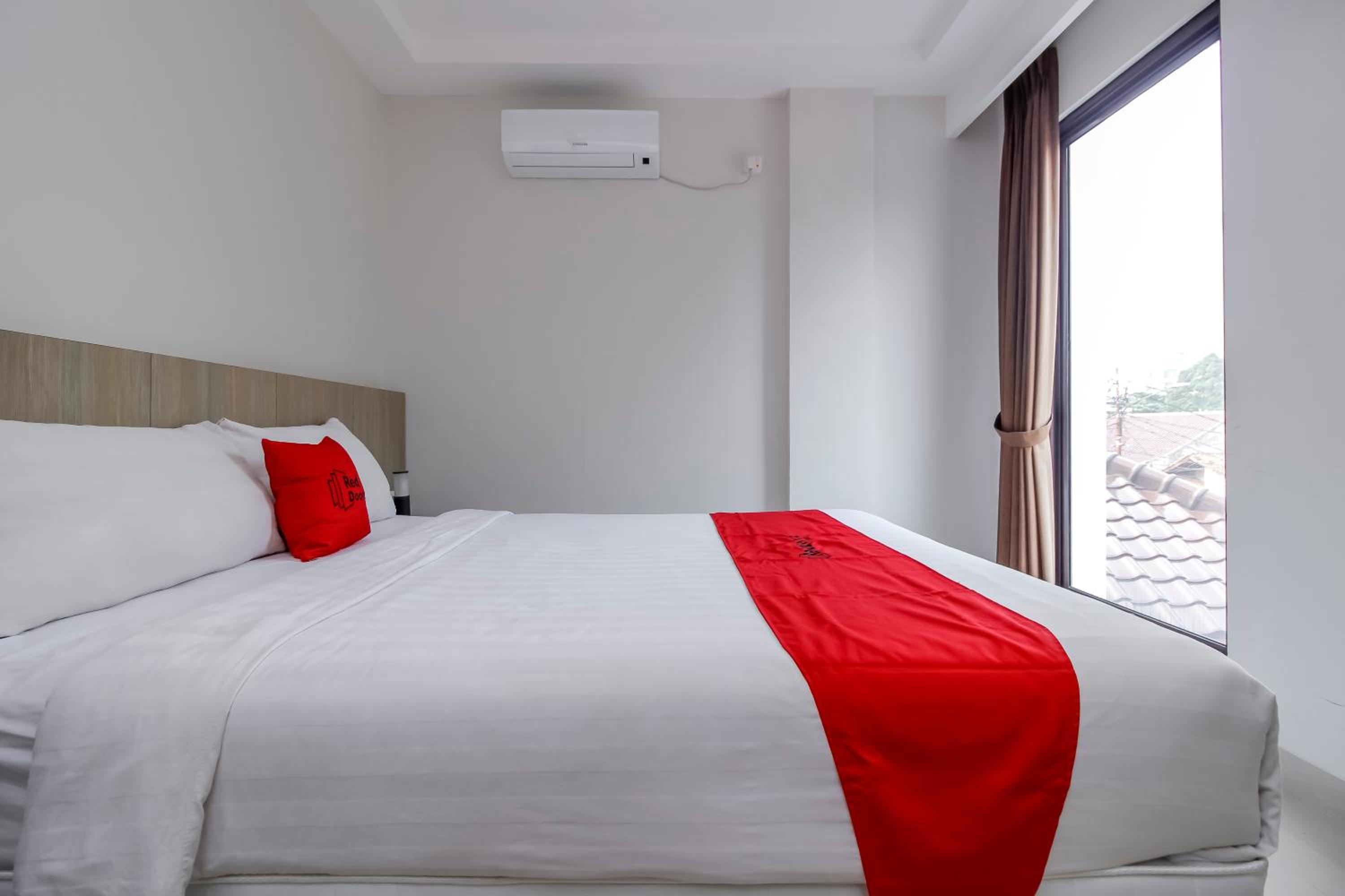 RedDoorz Plus @ TB Simatupang