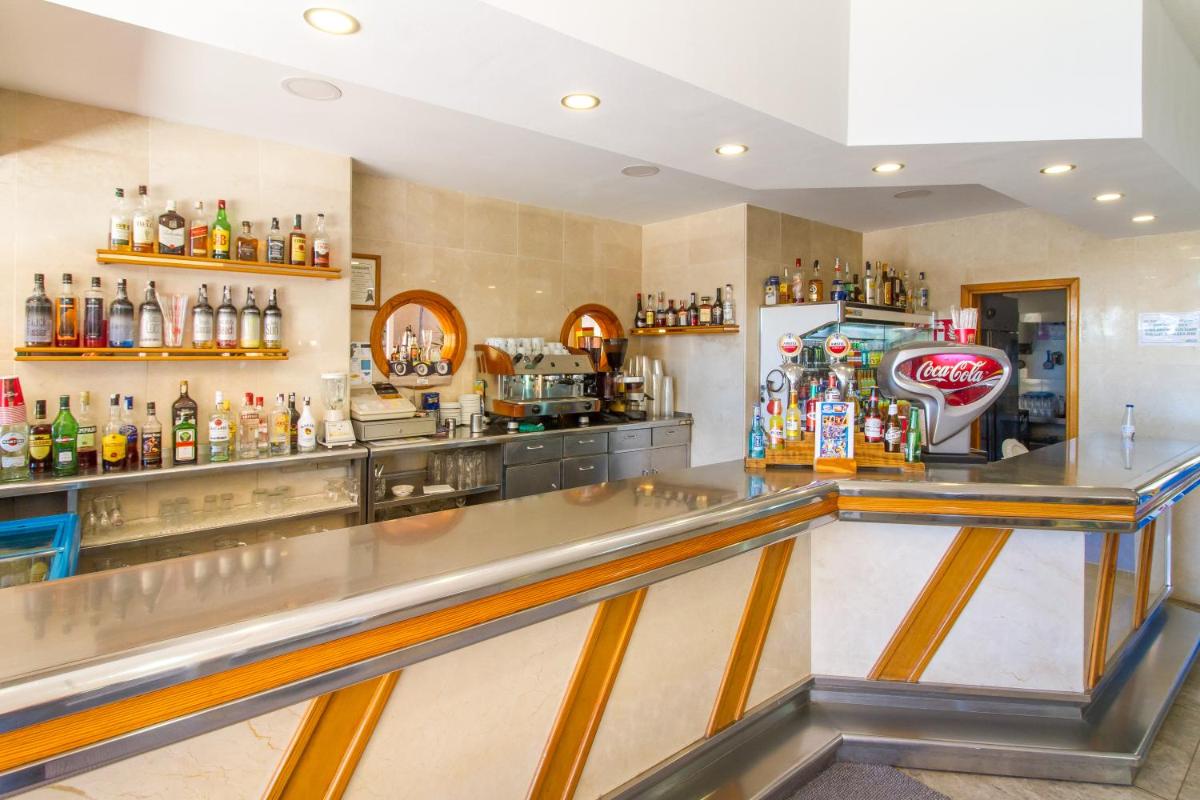 bar