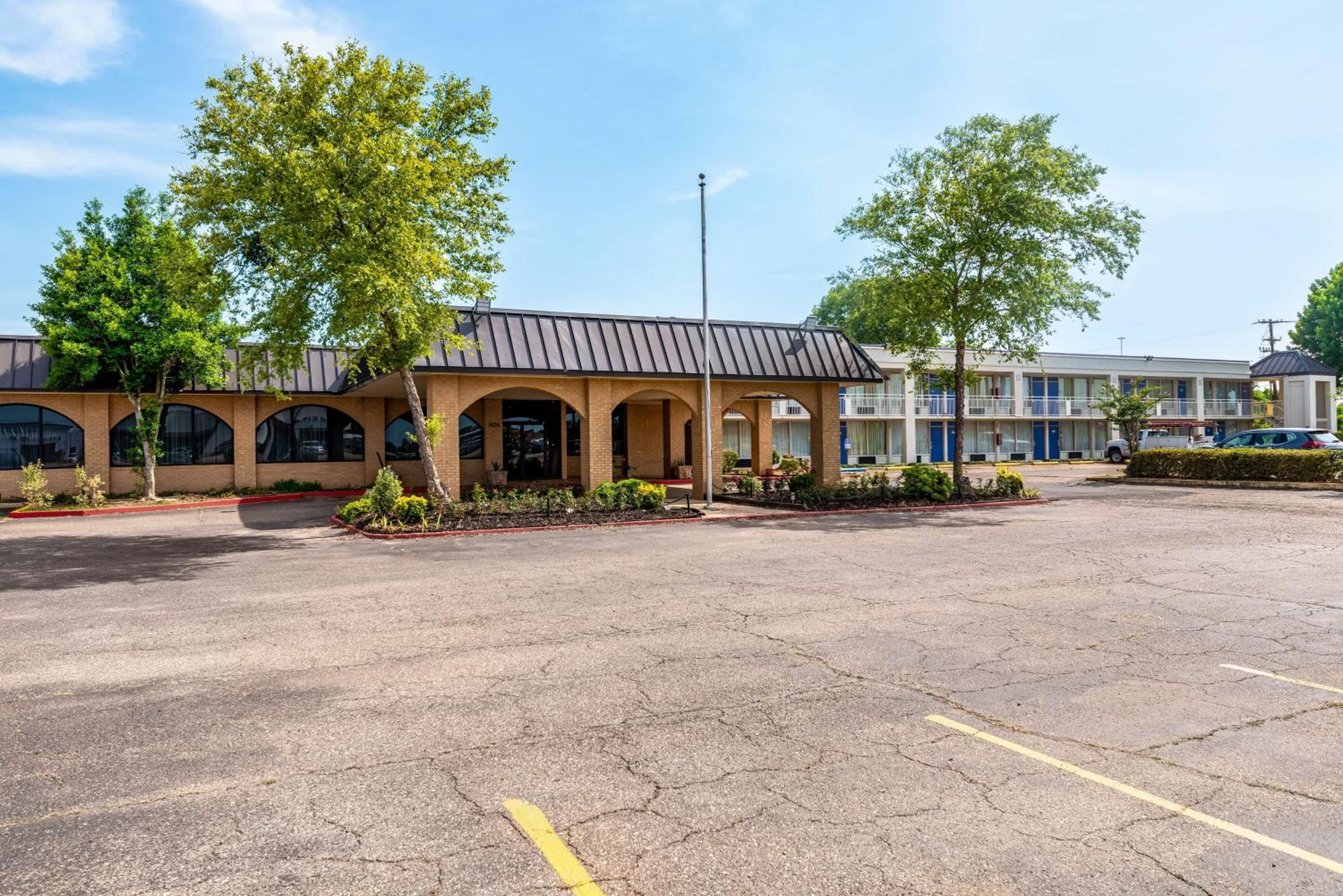 Natchitoches Vacations - Motel 6-Natchitoches, LA - Property Image 2