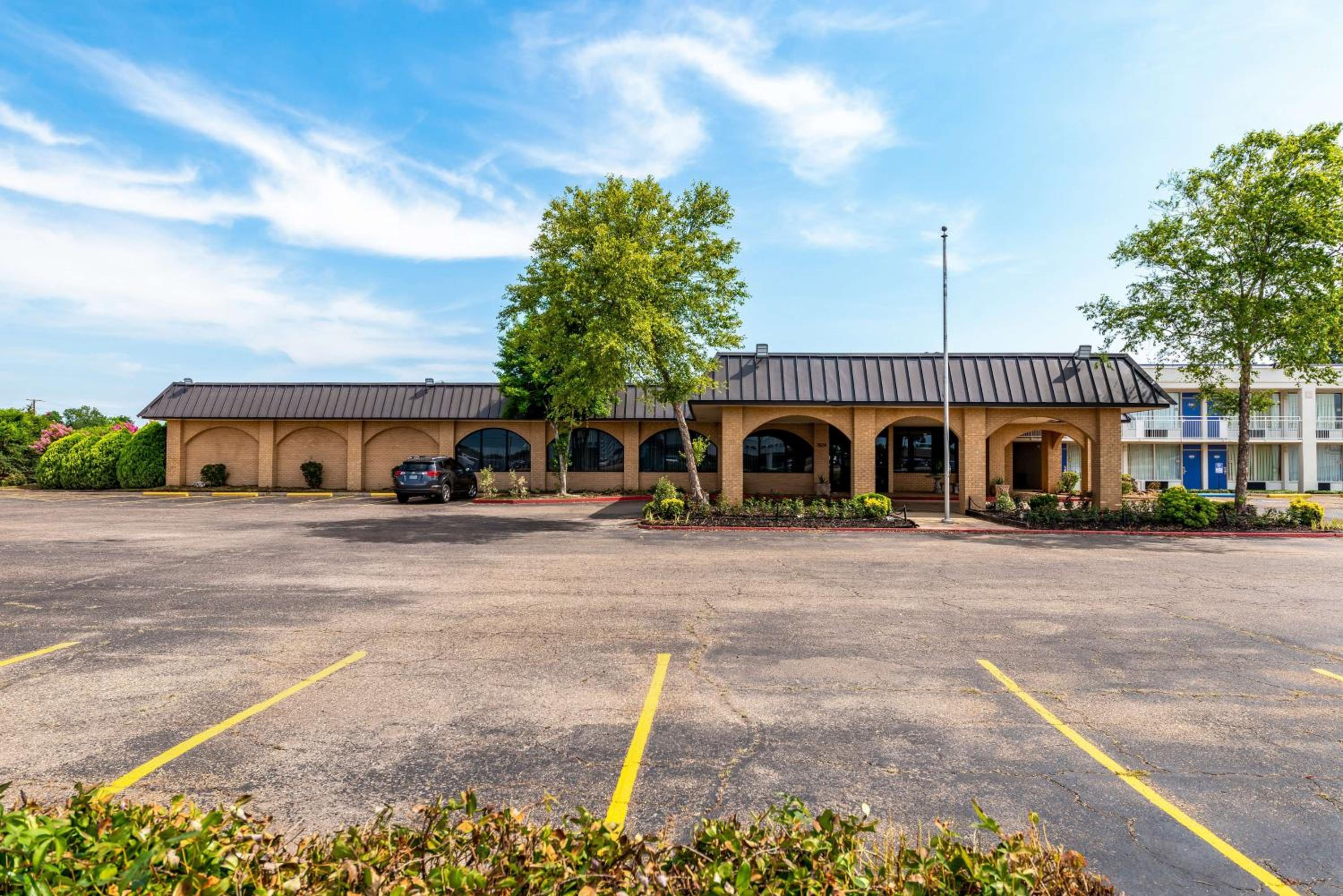 Natchitoches Vacations - Motel 6-Natchitoches, LA - Property Image 1