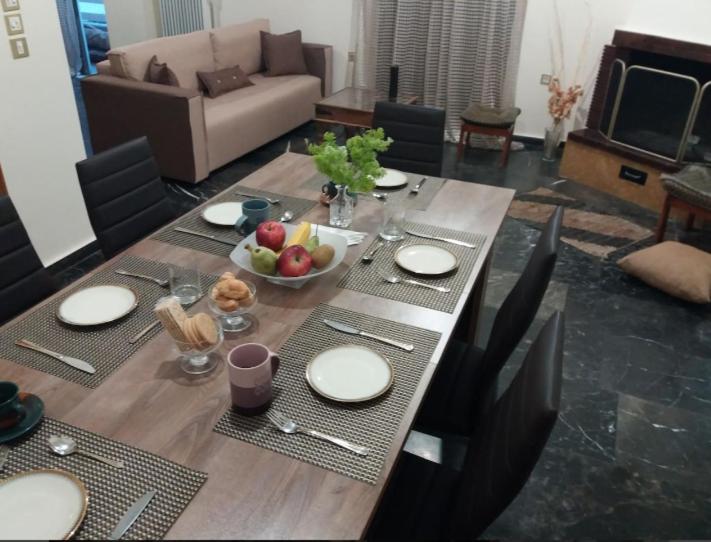 Comfortable 4th fl flat ideal for up to 8 people