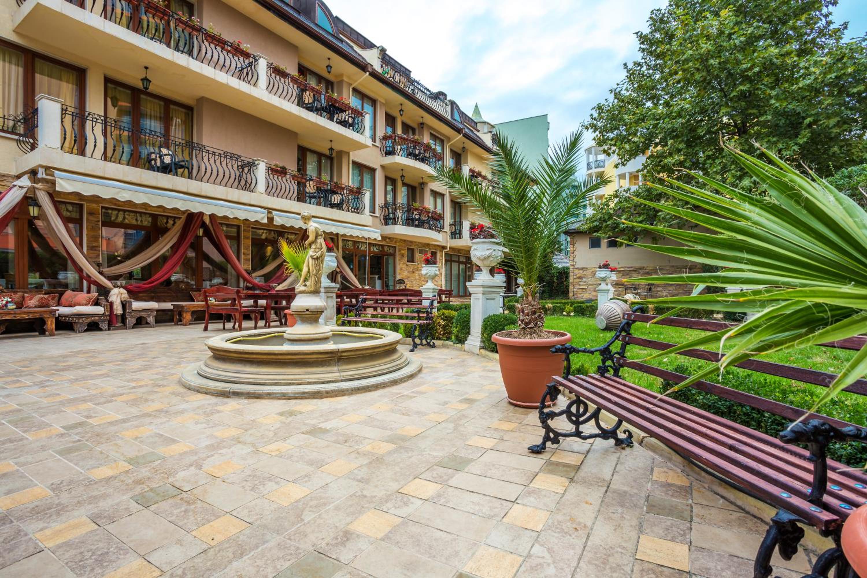 Family Hotel Gold Pearl