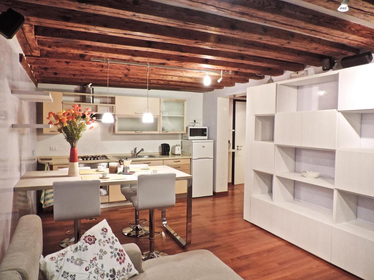 Sant'Aponal Apartment - WI FI photo 1