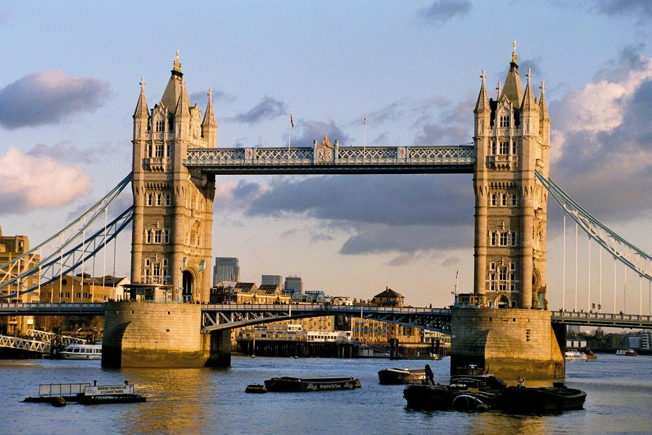 Trendy 2 Bedroom apartment in vibrant Shoreditch, central London zone 1 free WiFi - sleeps 4+2 — London