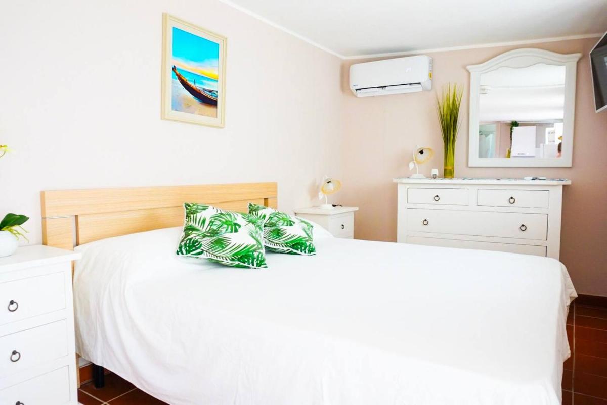 Villa Aurelia - Modern Seafront Studio Apartment