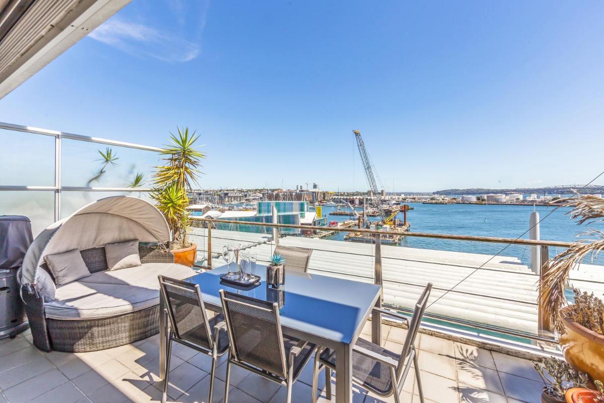 3 Bedroom Penthouse with Fabulous Views — Auckland