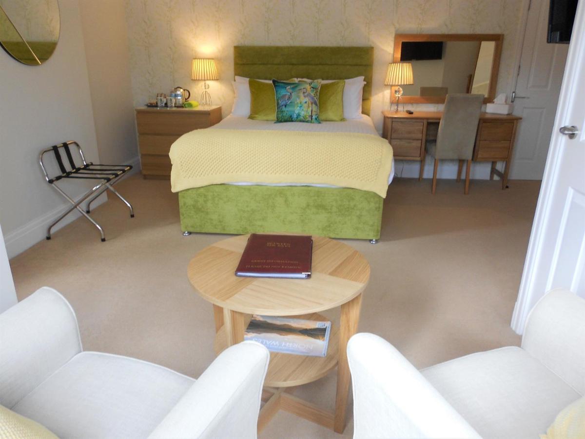 Between the Bays exclusively for Adults