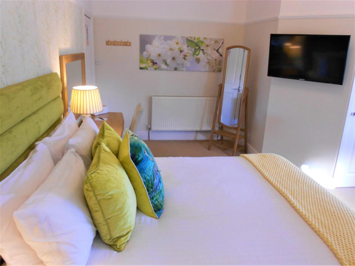 Between the Bays exclusively for Adults