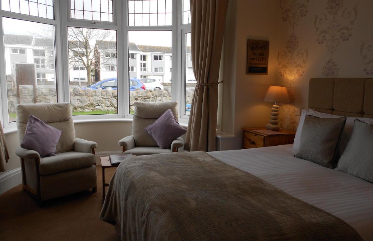 Between the Bays exclusively for Adults
