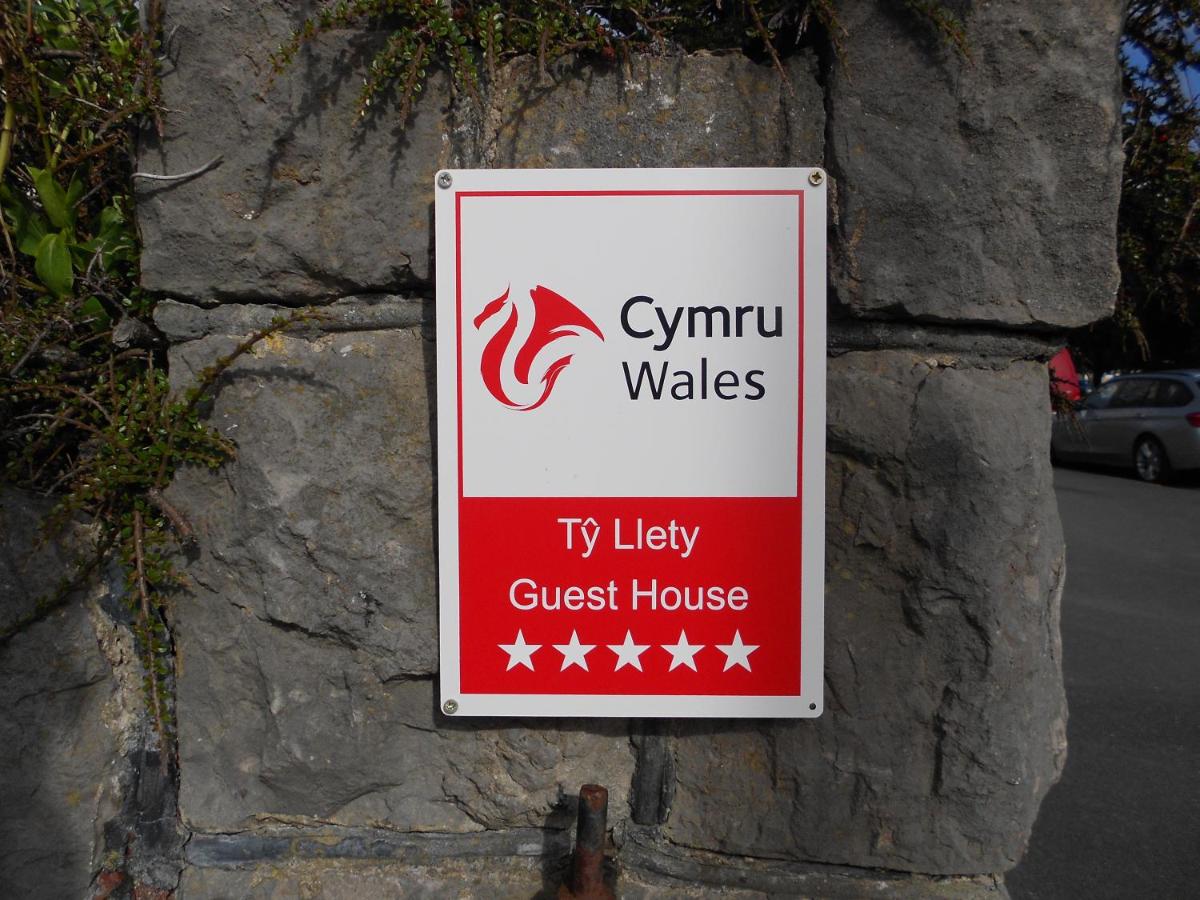 Between the Bays exclusively for Adults