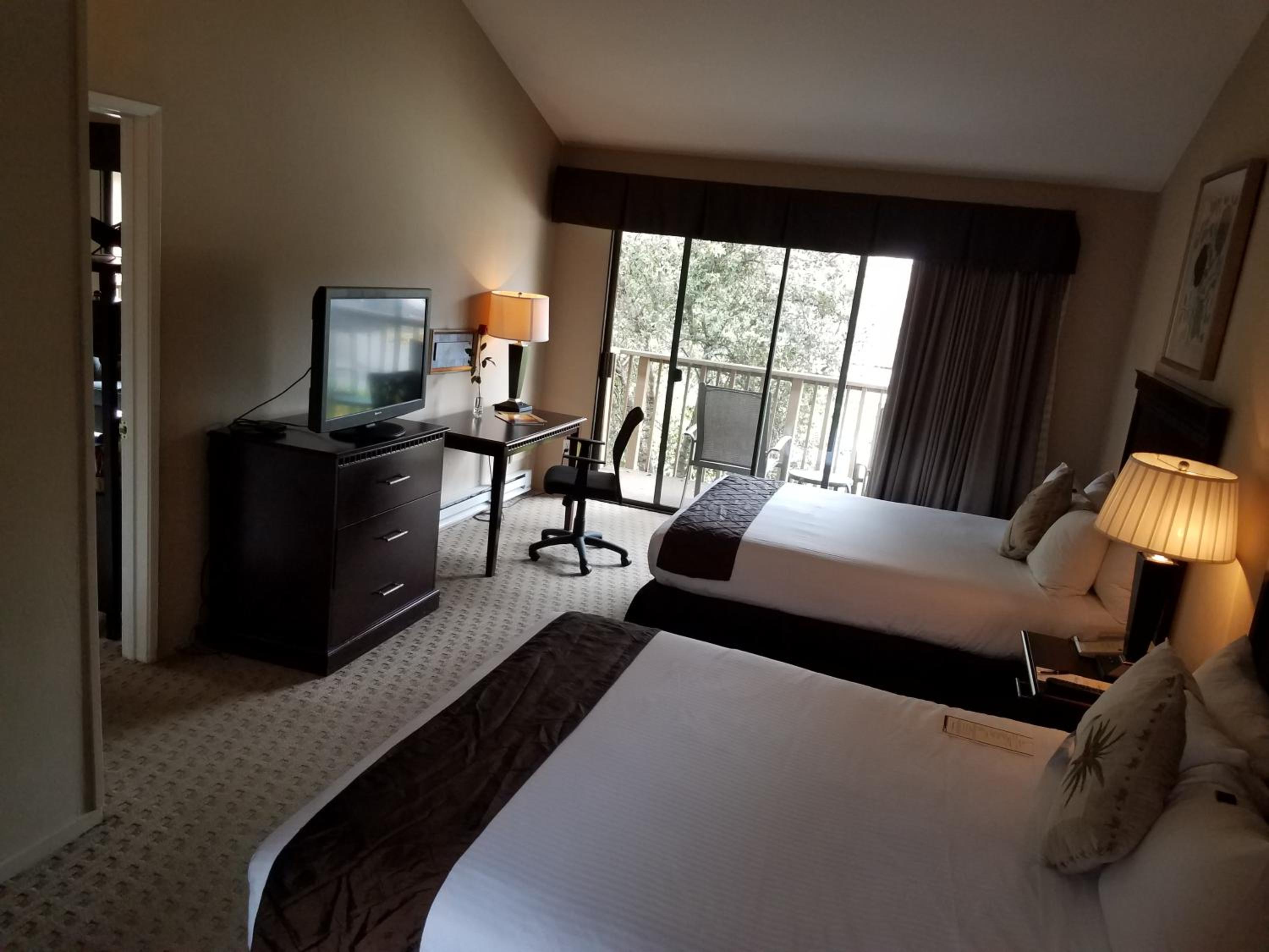 Monterey Vacations - Adobe Inn - Property Image 5