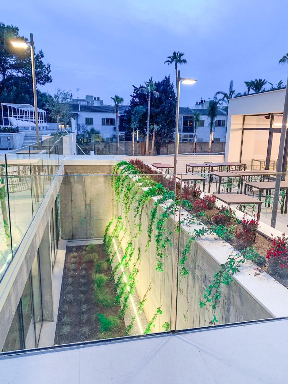 balcony