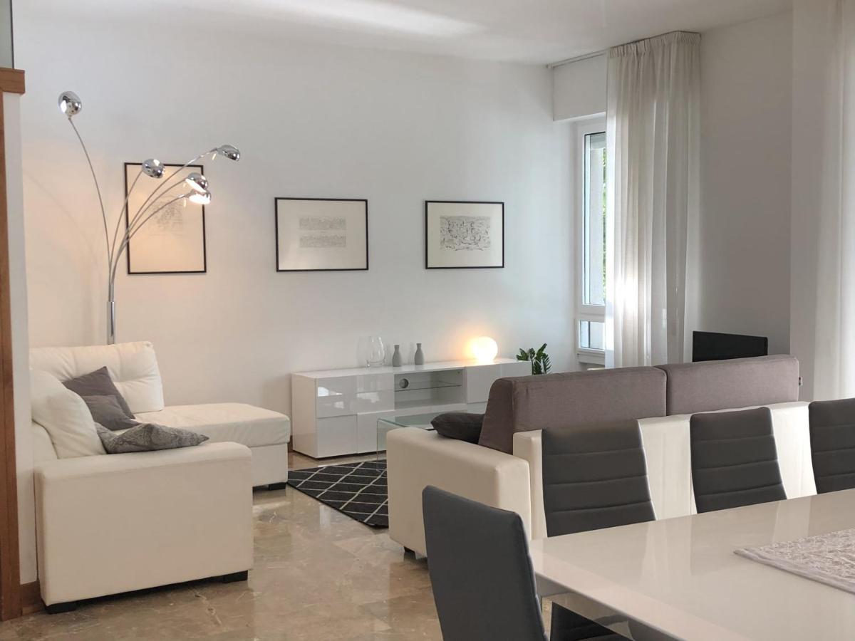 RiverView city apartment photo 1