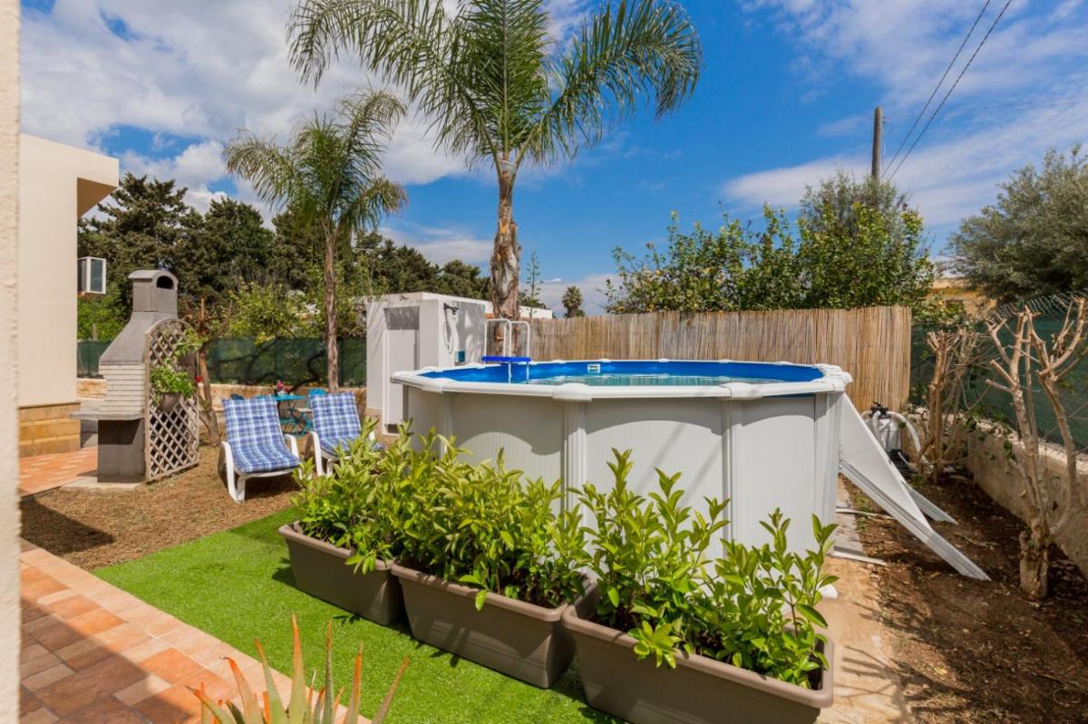 Irene's house near the sea with pool, parking & wi-fi photo 1