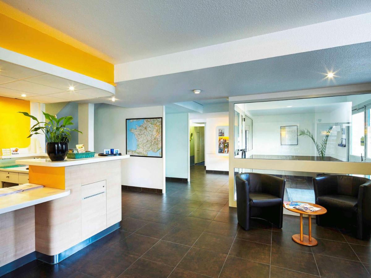 hotel reception
