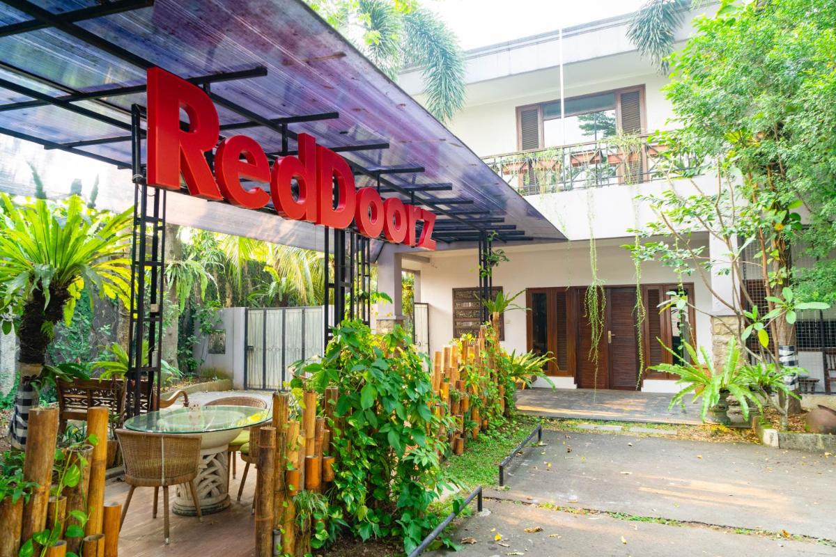 RedDoorz Plus near One Bell Park Avenue