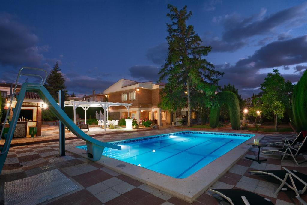 NEW. LUXURY VILLA C&C. JARDÍN, PISCINA Y BARBACOA photo 1