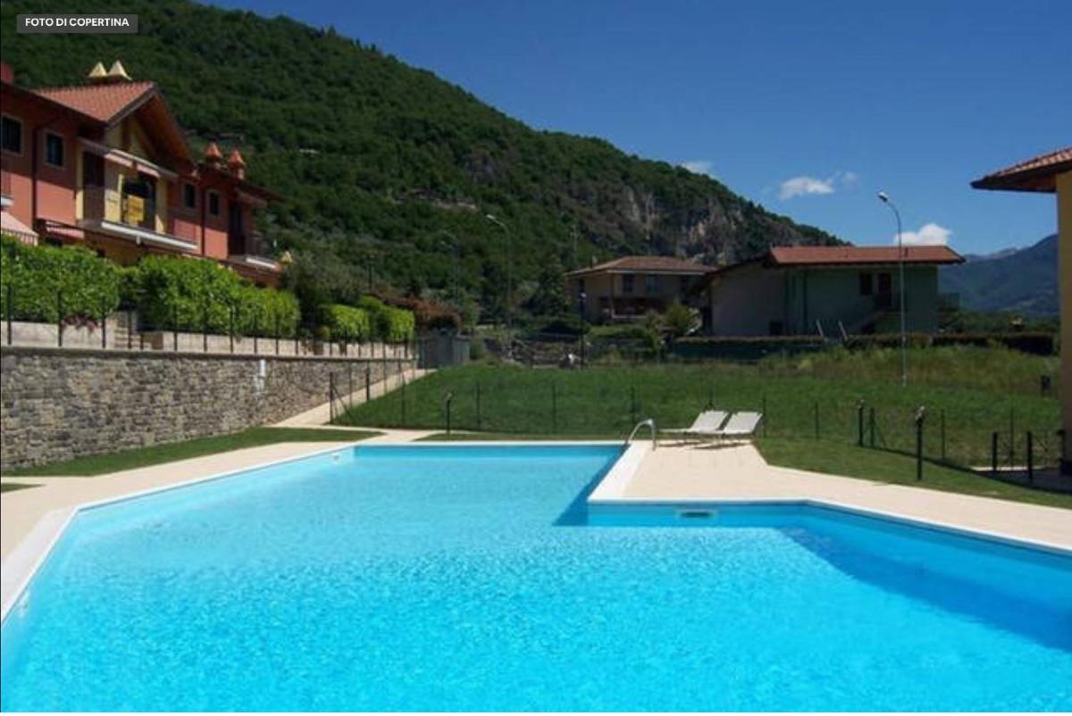 Irina’s House with View on Lake and Swimming Pool