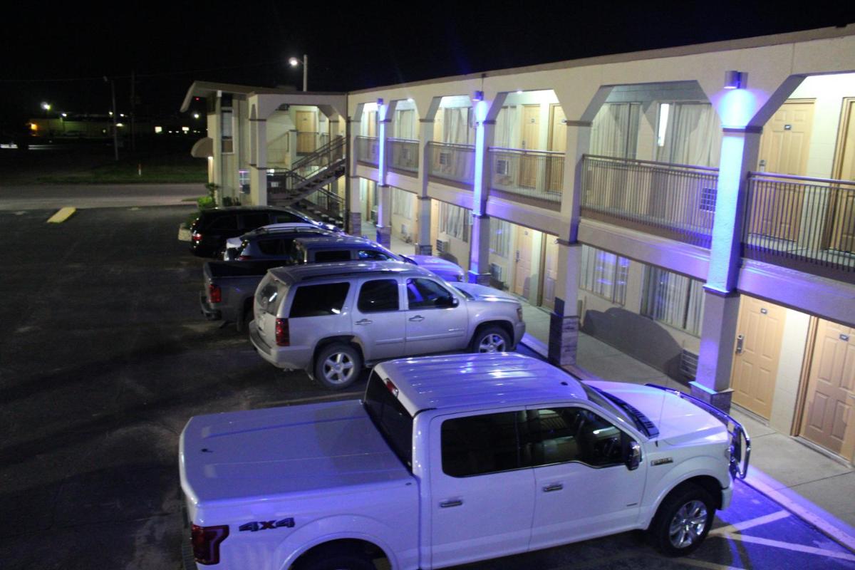 Hutchinson Vacations - Hutchinson Inn - Property Image 3