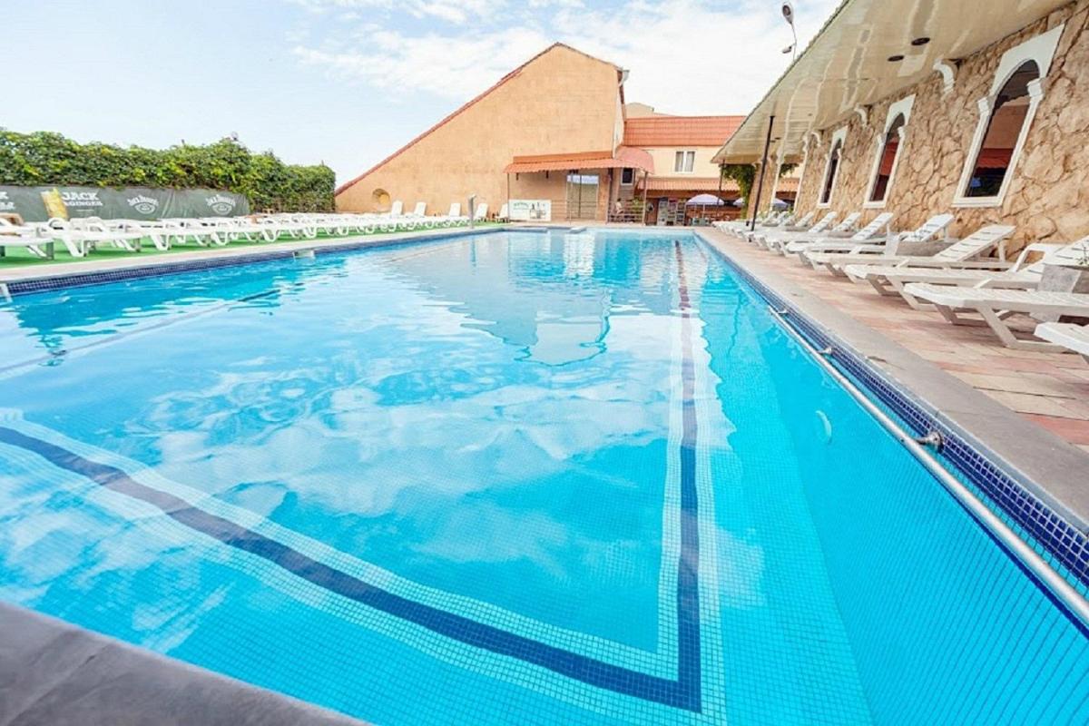 swimming pool