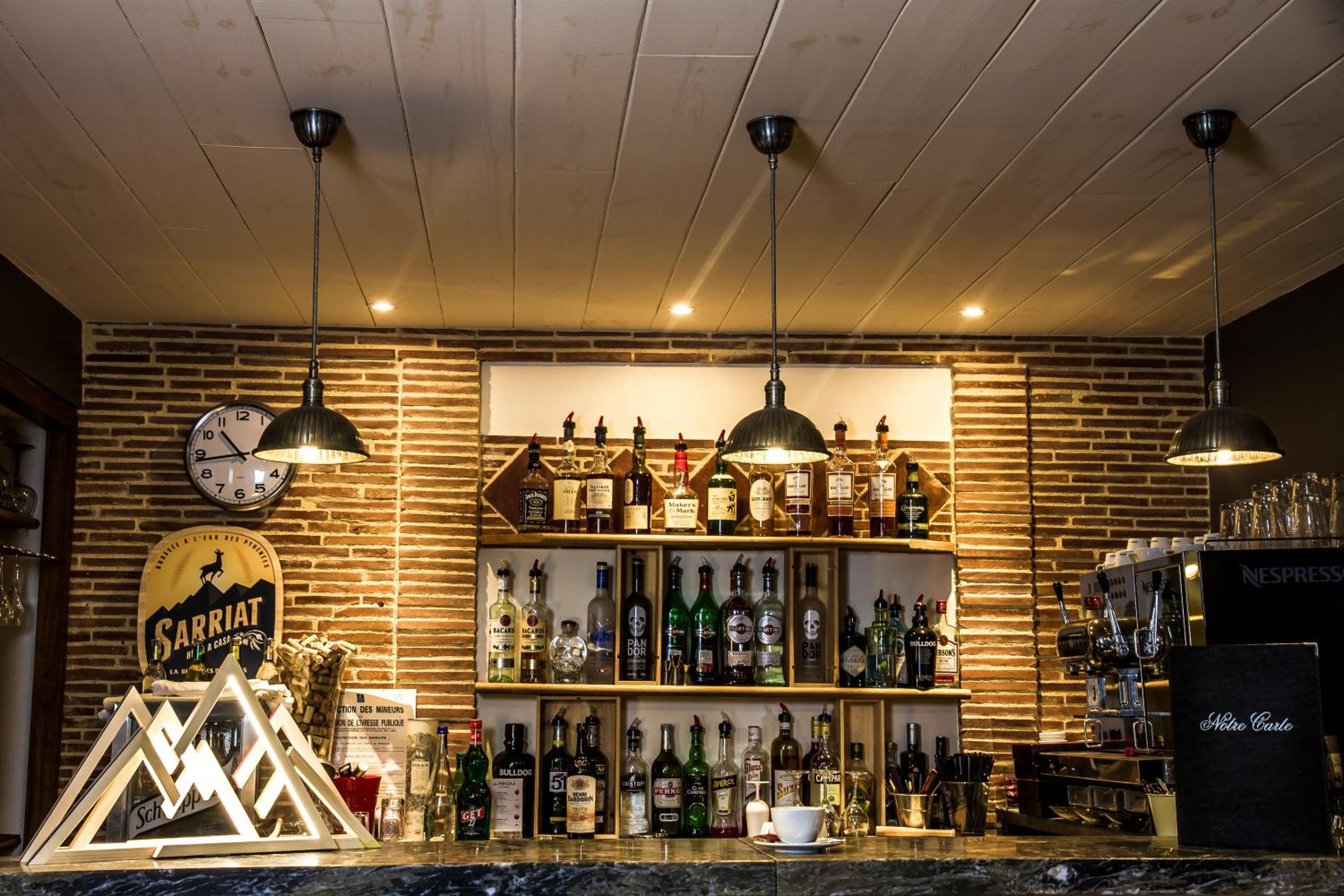 bar