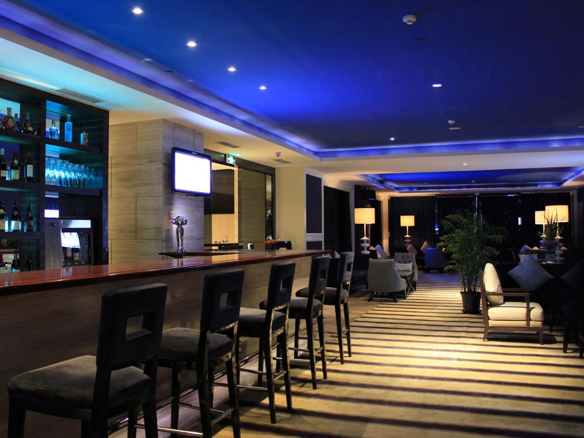 bar