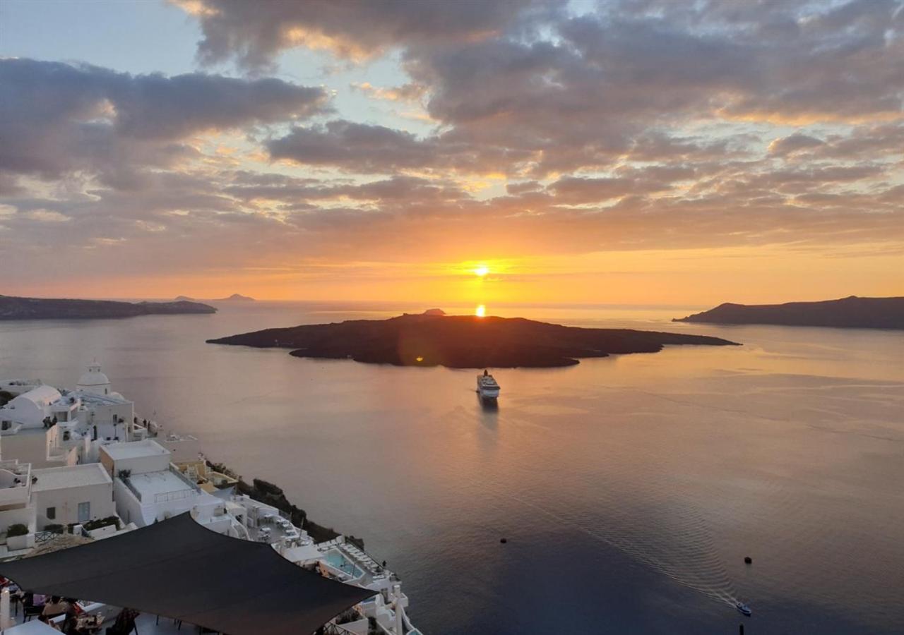 Loucas on the Cliff photo 3