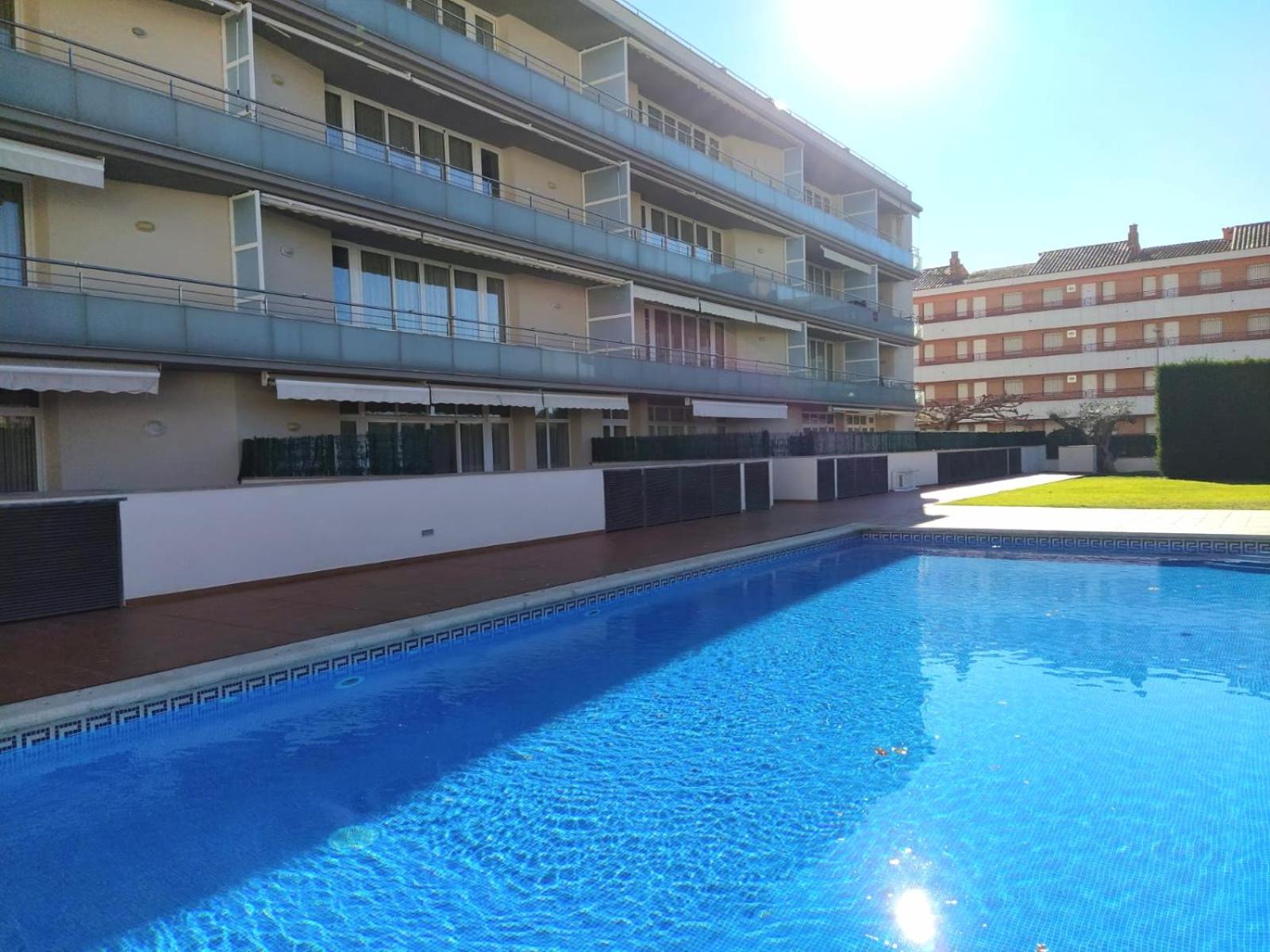 NEW! Apartamento con piscina y balcón a 2 minutos de la playa. WI-FI photo 1