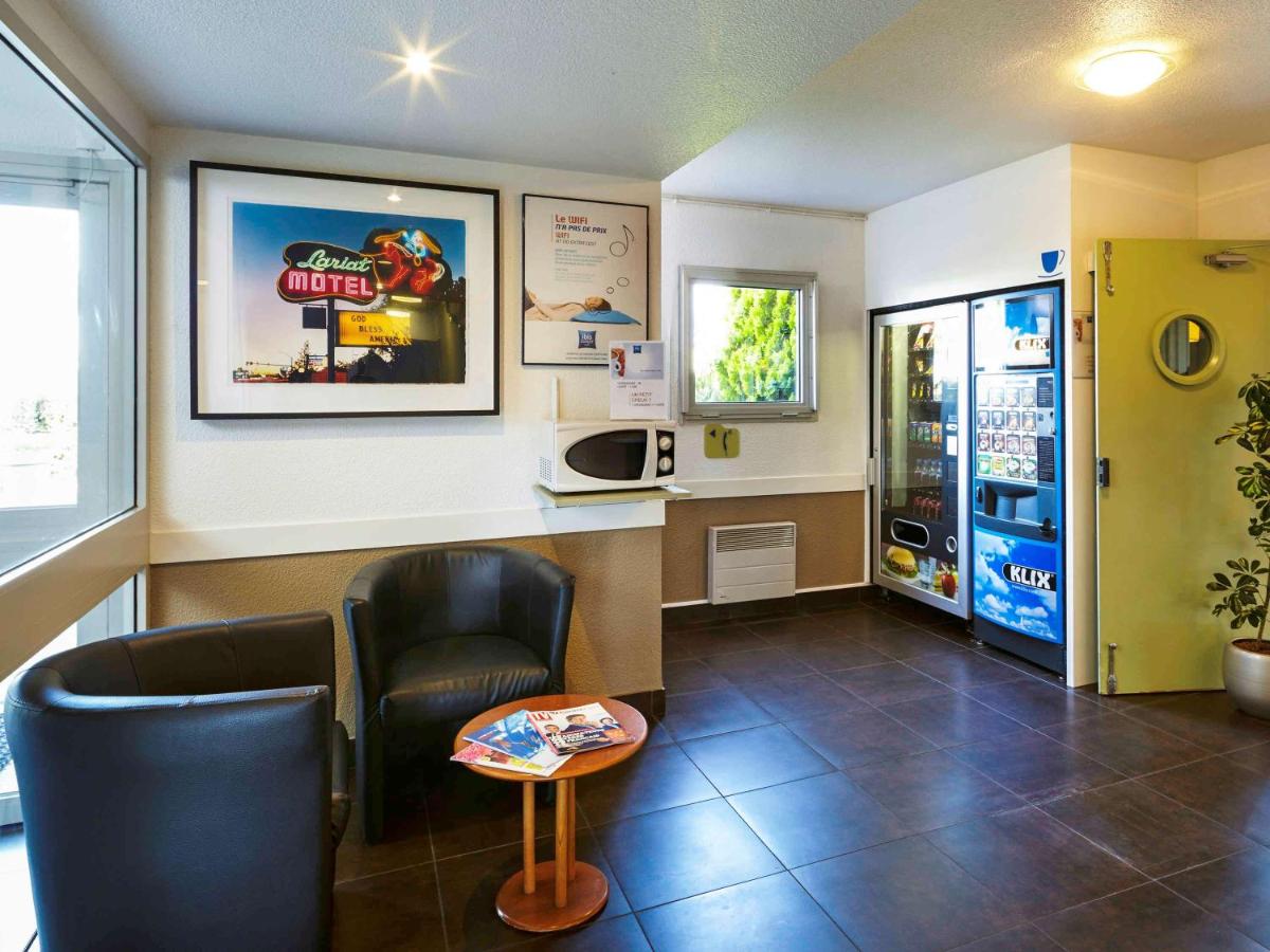 hotel reception