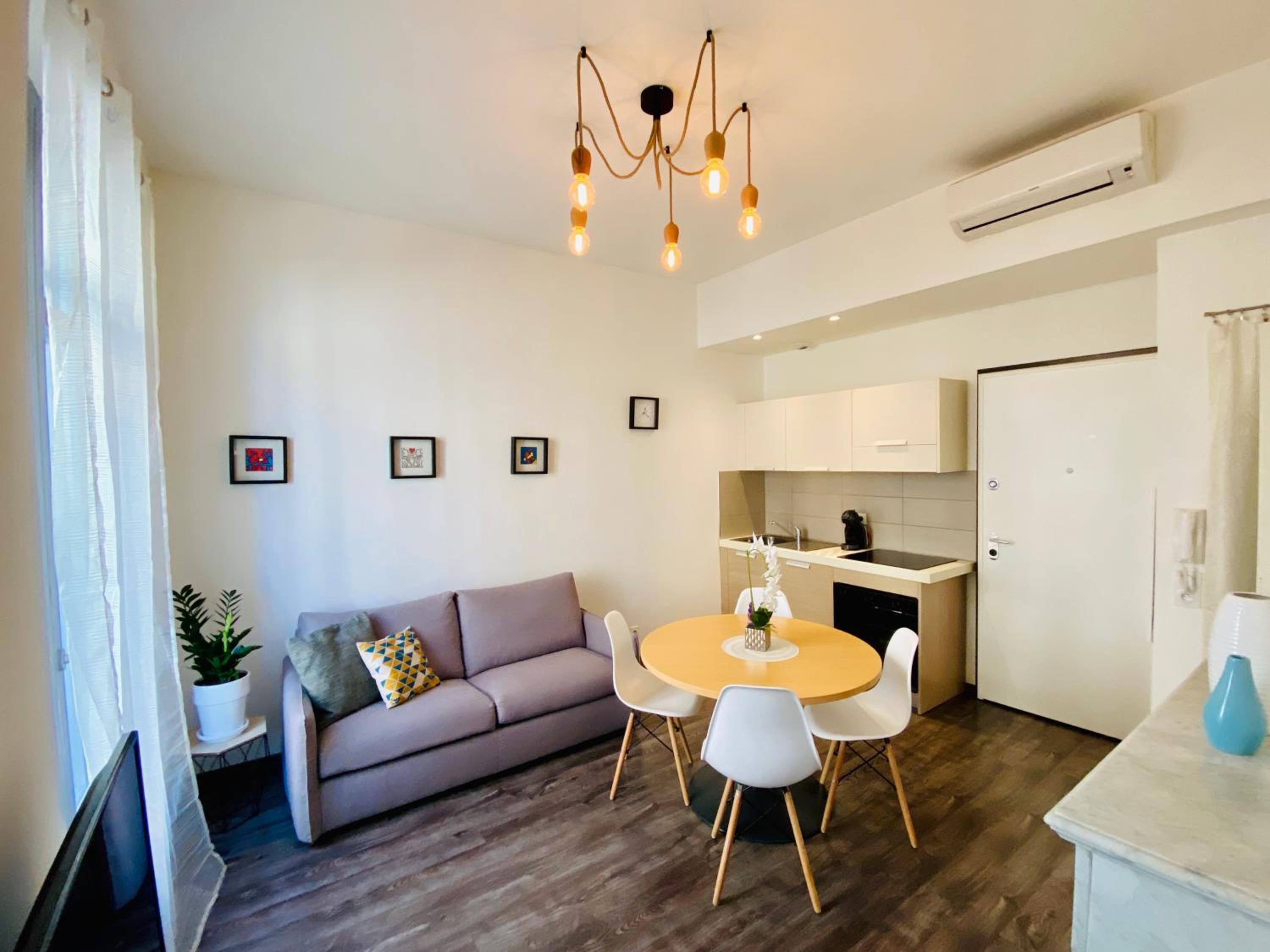 Deux pièces proche Palais et plages photo 1