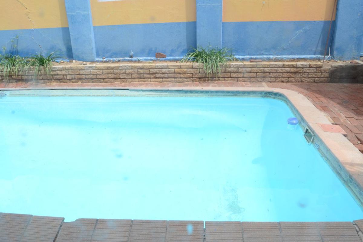 Photo 12