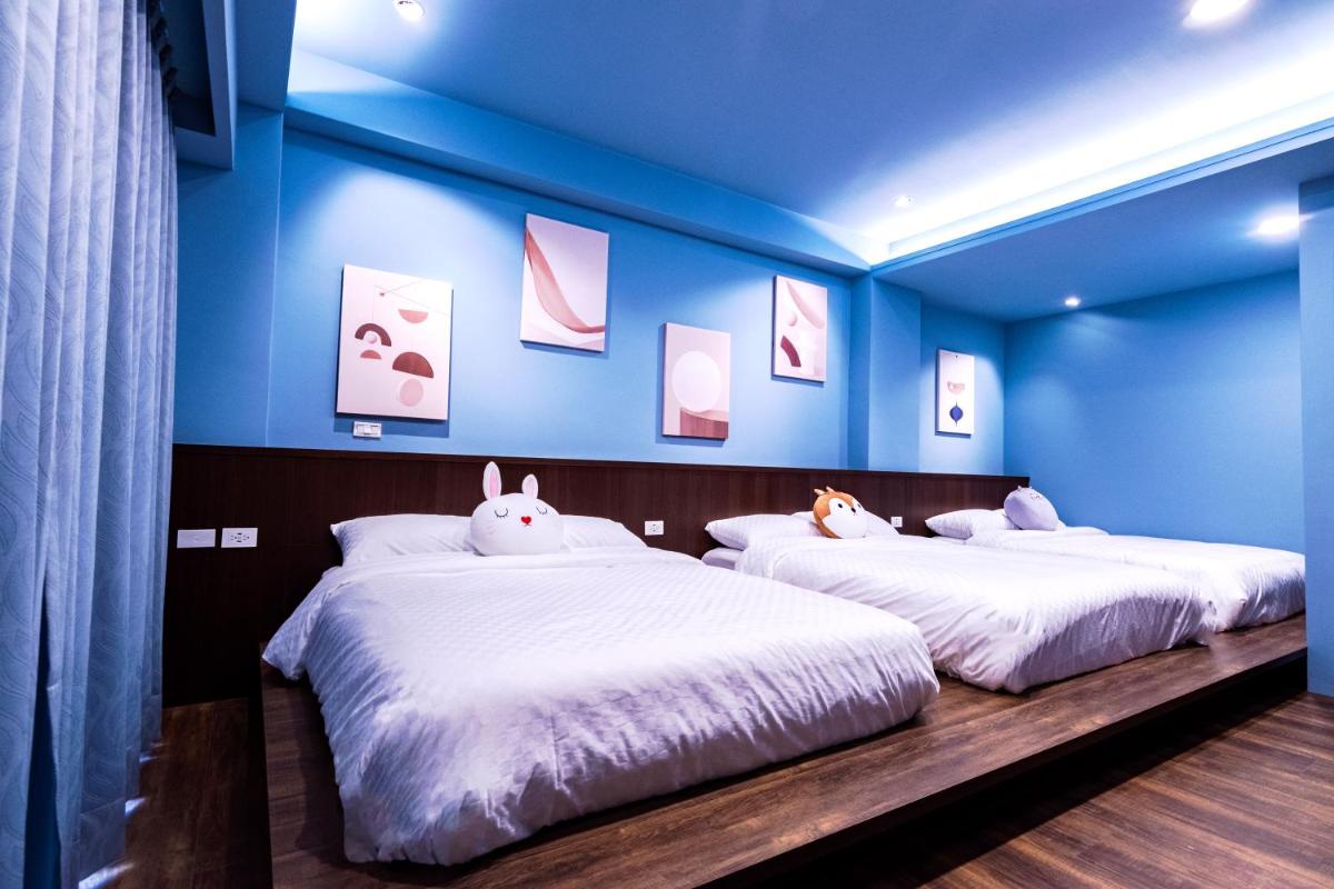 Geometric Puzzle Homestay