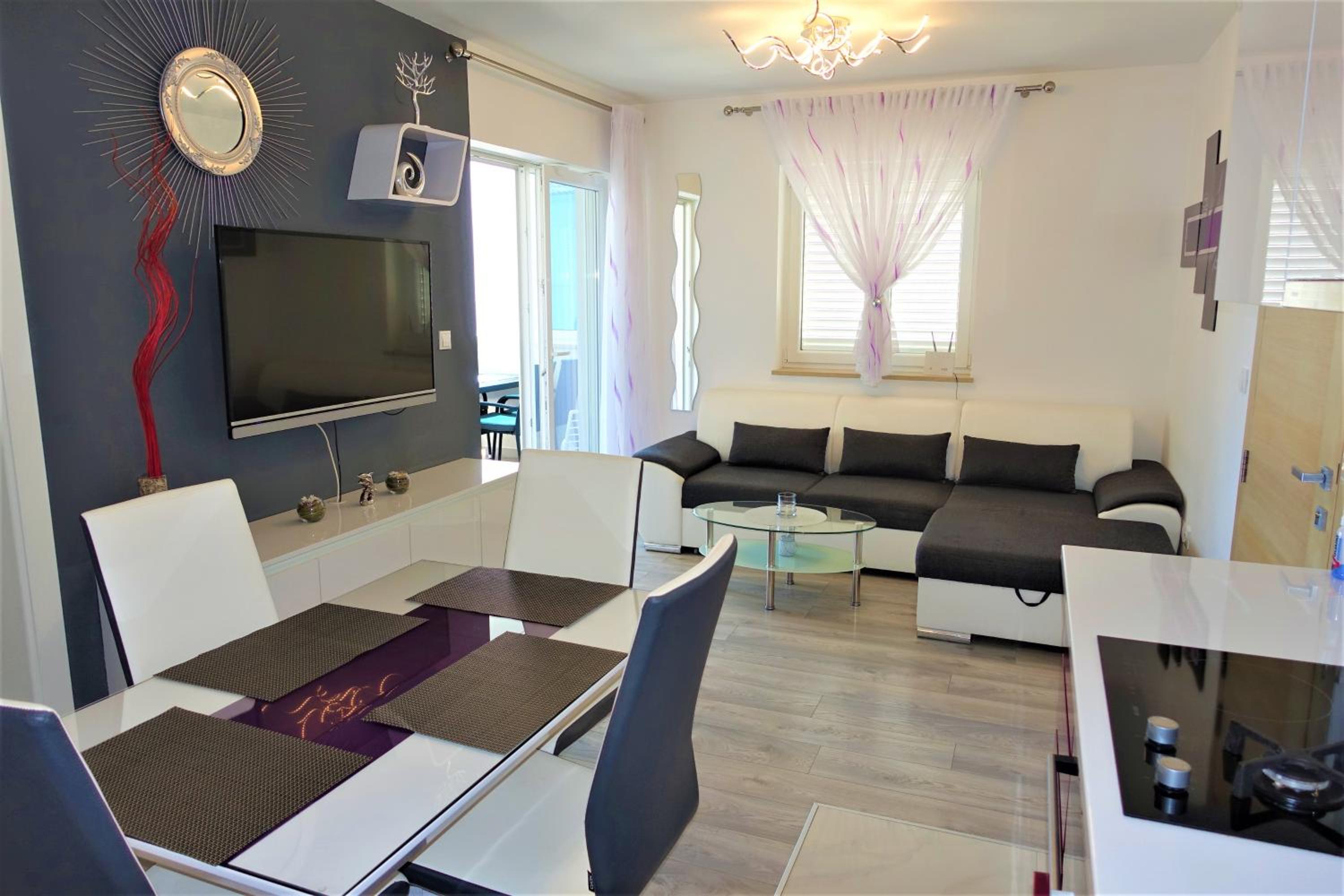 New and modern apartment Karavona Bol