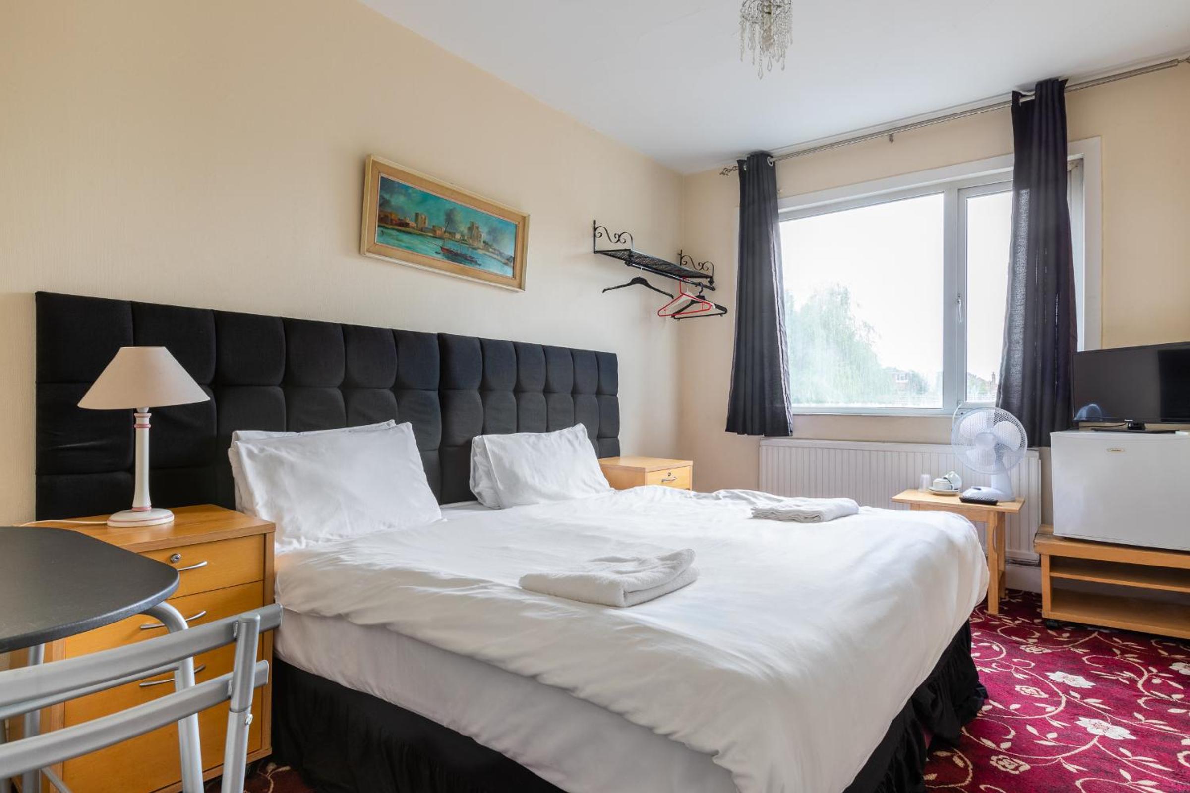 Harrow Vacations - Euro Hotel Harrow - Property Image 2