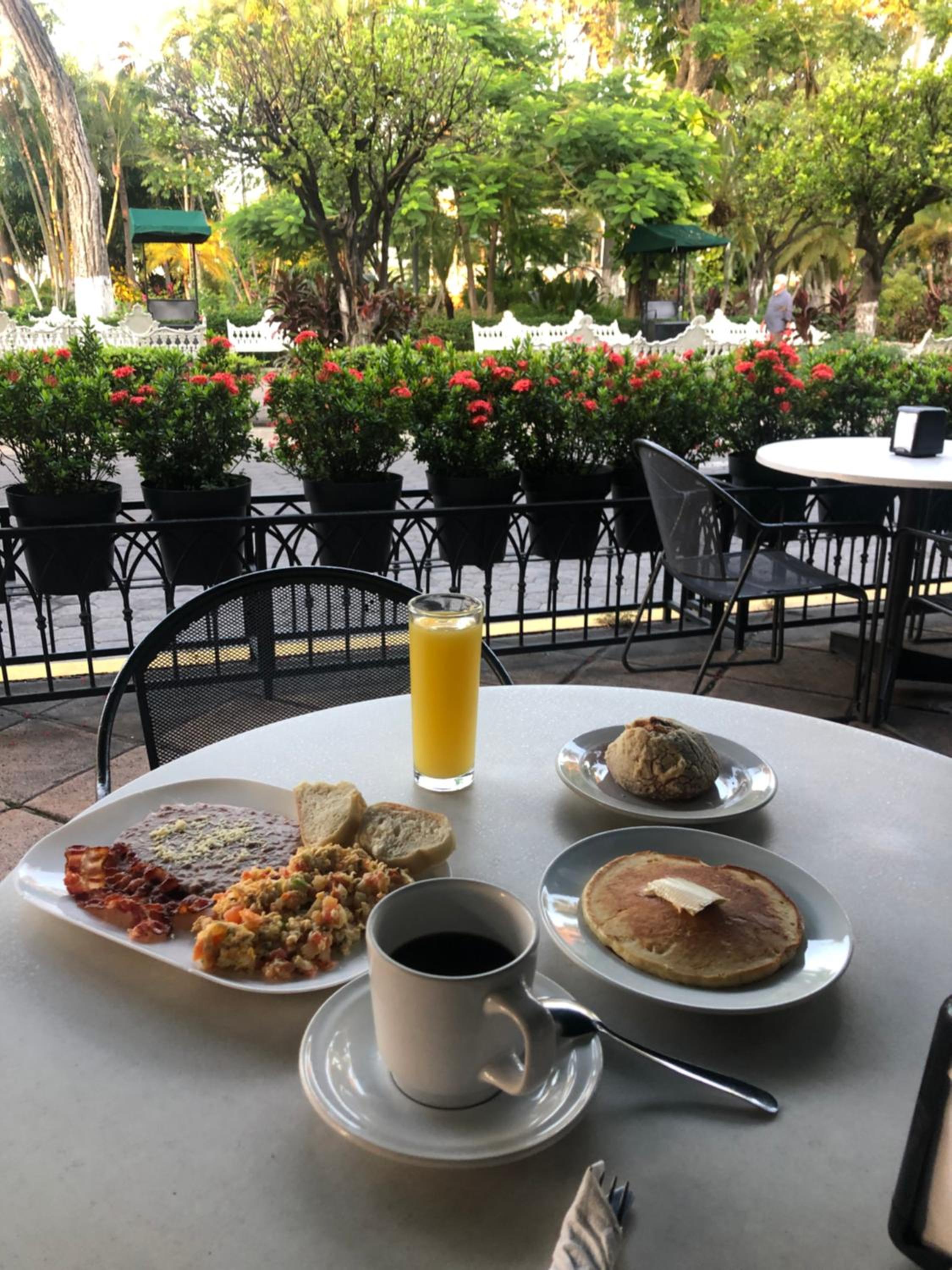 breakfast buffet