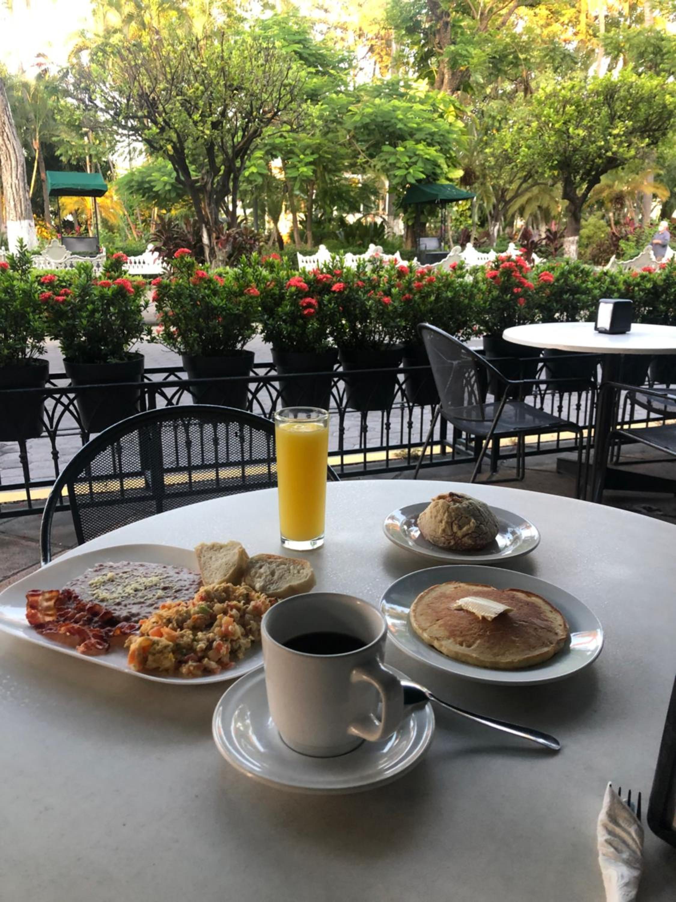 breakfast buffet