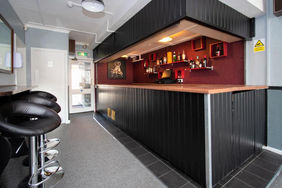 bar
